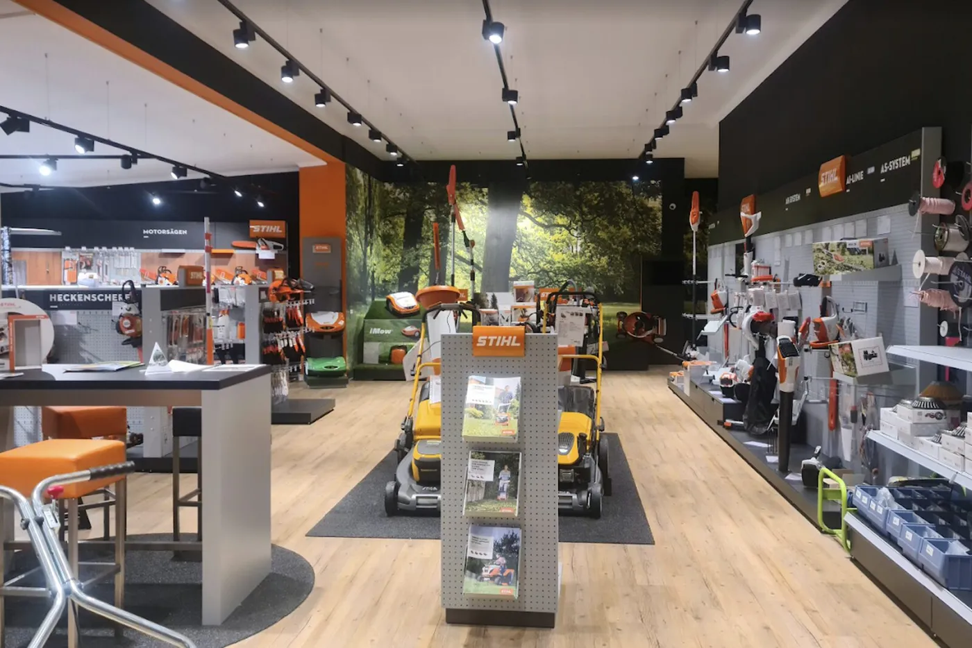 Blick in unser Fachgeschäft für Garten- und Forsttechnik in Wassensdorf